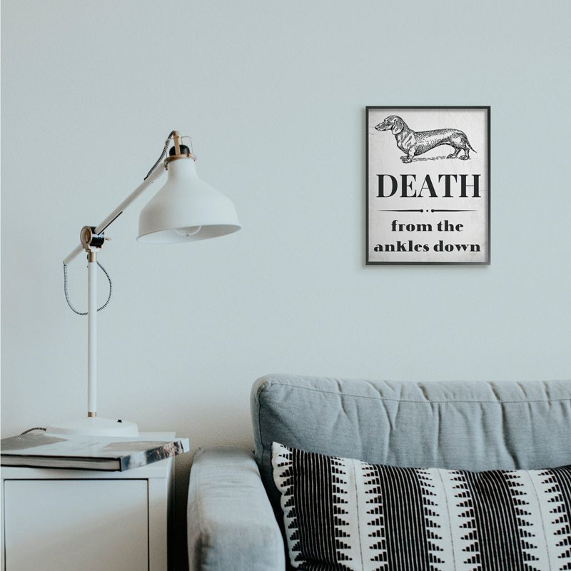 «Funny Dachshund Dog Ankle» par Daphne Polselli - impression d'art textuel, H 14 po x l 11 po x P 1,5 po, Cadre noir