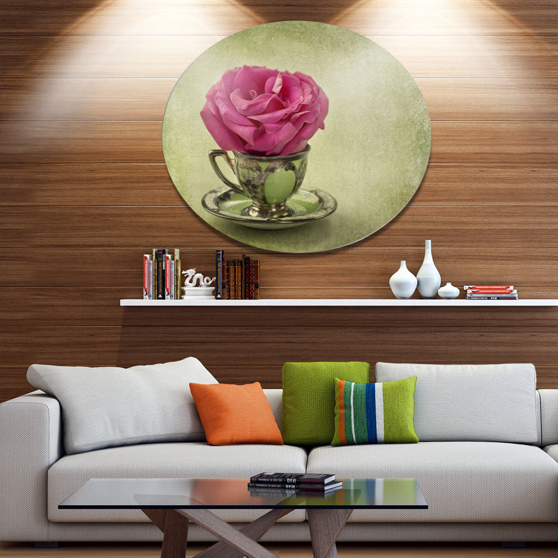 «Red Rose in Cup and Saucer», impression, H 38 po x l 38 po x P 1 po, Métal