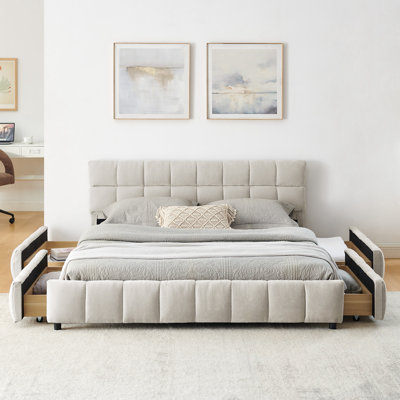 Grand lit tapissier en chenille avec quatre tiroirs et tête de lit capitonnée