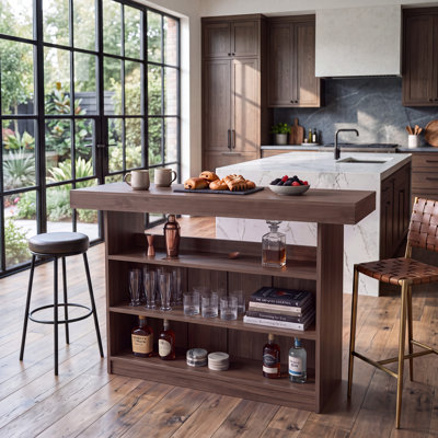 Table de bar moderne à 4 niveaux de 160 cm avec étagères ouvertes, porte-verres à vin et repose-pieds – Finition noyer clair pour cuisine, salle à manger, sous-sol ou salon