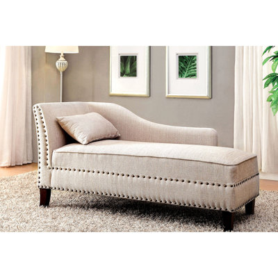 Chaise 1 pièce en mélange de lin beige de style contemporain avec accents cloutés et coussin inclus, finition cerisier foncé, banc décoratif de salon, structure moderne en bois d'hévéa, design transitionnel pour