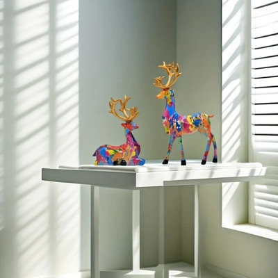 Décoration de statue de cerf pour couple de graffiti peinte à la main pour la Saint-Valentin et la saison des mariages, conception artistique aléatoire, cerf debout 7,09 po x 4,13 po et cerf assis 4,72 po x 3,94 po