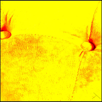 Repose-pieds rembourré en velours jaune moderne, petite table de bout exquise, repose-pieds moelleux avec rangement dissimulé