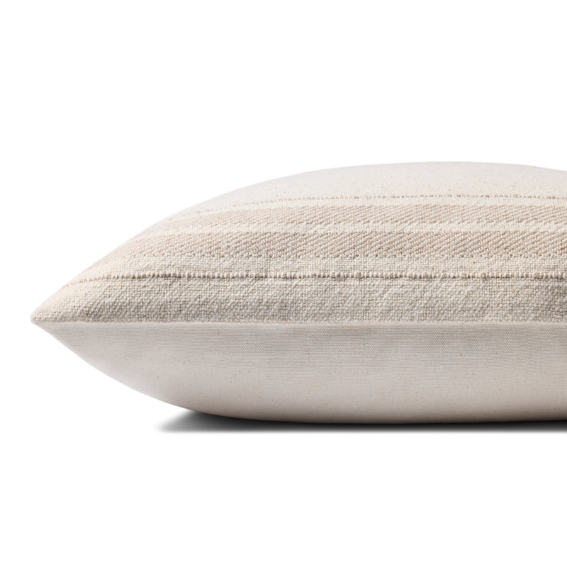 Coussin décoratif Magnolia Home par Joanna Gaines x Loloi Selena, Polyester, Beige, Carré 18 po