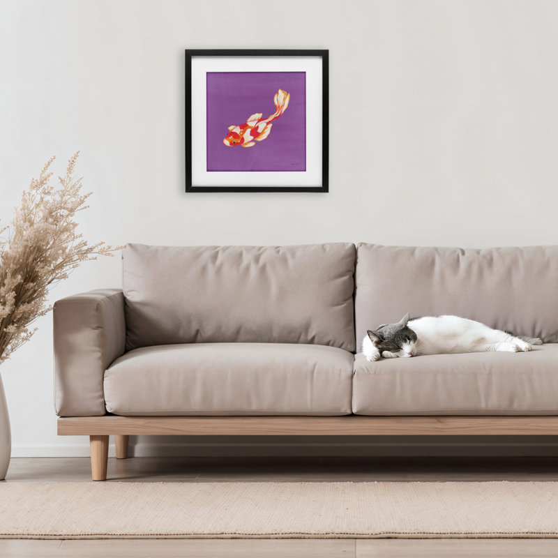 "Koi coloré sur mauve", reproduction encadrée sous verre, design par Yvette St. Amant, H 13 po x l 13 po, Cadre noir minuit