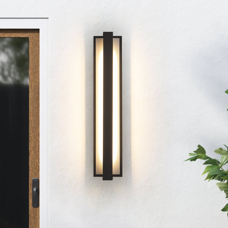 13.5'' Breyana Aluminum Hardwired LED Wall Light, 24"