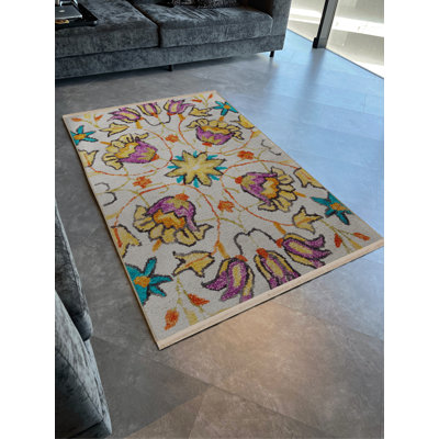 Light-Toned Multi-Coloured Ethnic Floral and Rose Patterned Fringed Vintage Decorative Rug