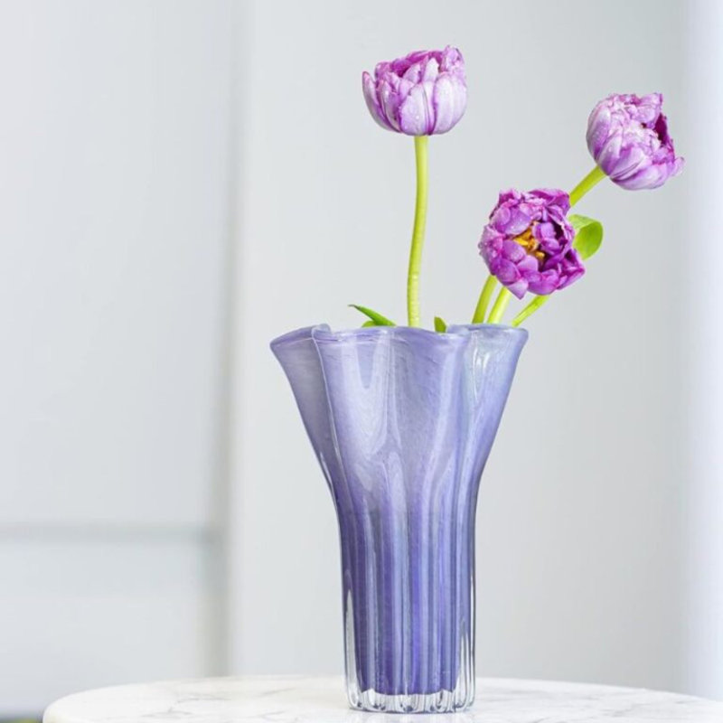 Vase en verre soufflé moderne