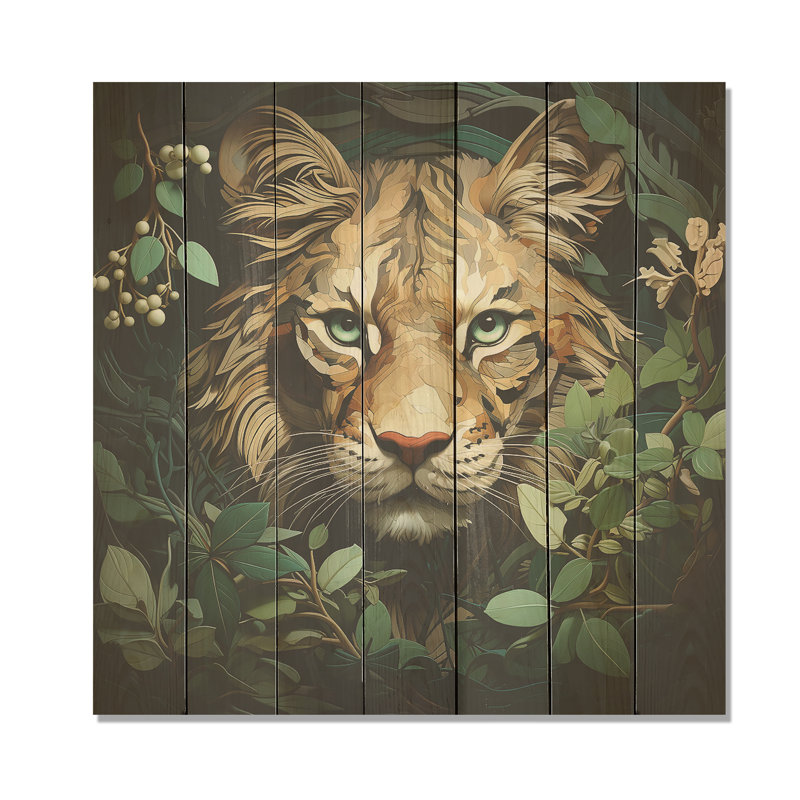 Portrait de lion dans le feuillage vert - animal lion sur bois, H 15 po x l 15 po