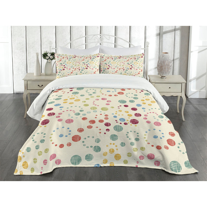 Queen White Quilted Bedspread Set with Pillow Shams