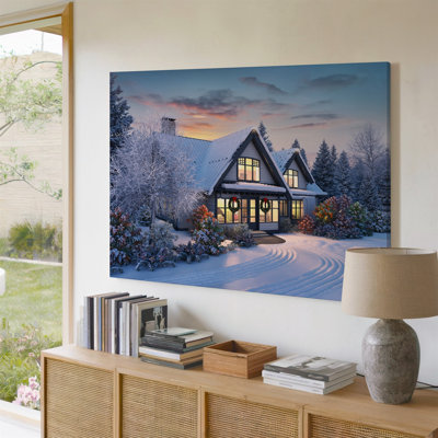 Toile, une charmante scène hivernale mettant en vedette une maison pittoresque recouverte de neige avec un toit à pignon raide et de grandes fenêtres ornées d'art sur toile