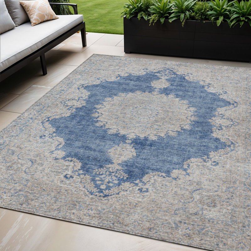 Tapis intérieur lavable oriental bleu marine et ivoire HomeRoots 5 pi x 8 pi