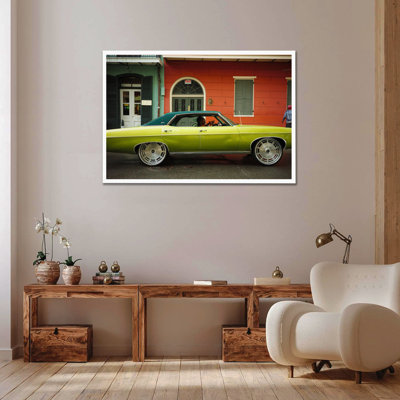  «Lemon Lime Vogue», art mural encadré par Sydney A. Foster | Photographie de la Nouvelle-Orléans avec une voiture verte éclatante