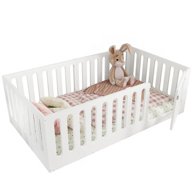 Lit simple au sol avec clôture haute pour enfants, lit Montessori pour enfants en bois massif avec porte, profil bas et conception sans sommier