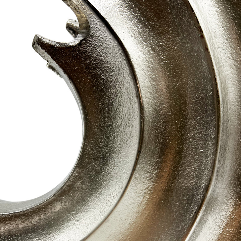 Sculpture de table en aluminium faite à la main Khairun, Argent