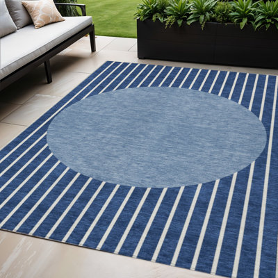 Tapis extérieur lavable rayé bleu marine et gris 5 pi x 8 pi