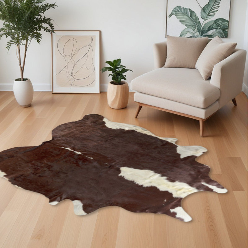 Tapis brun et blanc en peau de vache 5 pi x 7 pi