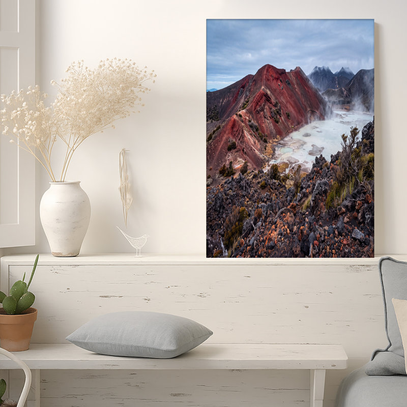 «Red Volcanic Hills and Steam Rising Over Pale Blue Lake», art mural sur toile, H 12 po x l 18 po