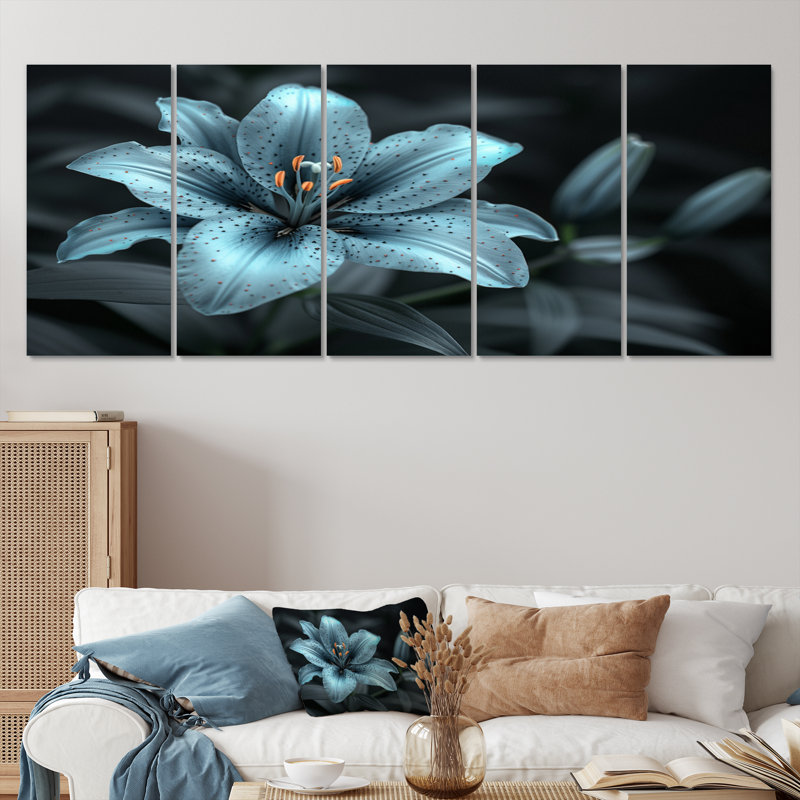 «Modern Modern White and Blue Glass Lilies Photo II», ensemble d'art sur toile, H 32 po x l 80 po