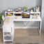 Bureau en L de 55 pouces, bureau d'écriture blanc et blanc avec rehausse de moniteur, tiroirs et tablettes de rangement en forme de L-1715570149