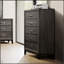 Commode 1 pièce de style contemporain avec un design moderne à deux tons, des pieds en bois et des poignées en nickel pour un rangement élégant dans la chambre à coucher
