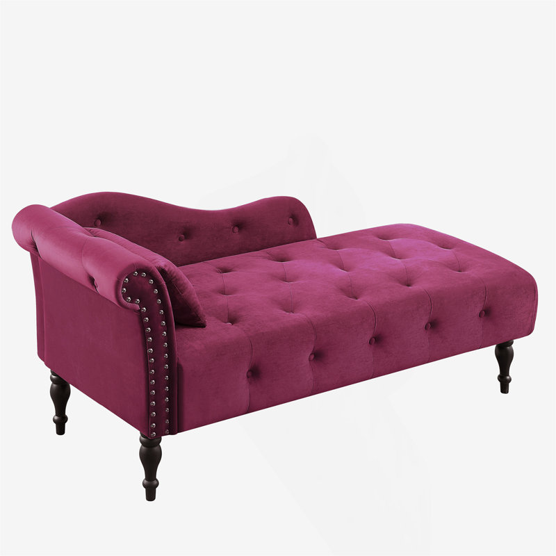 Luxueuse chaise longue avec boutons touffetés, garniture cloutée et pieds en bois massif, avec coussin de confort pour une détente élégante