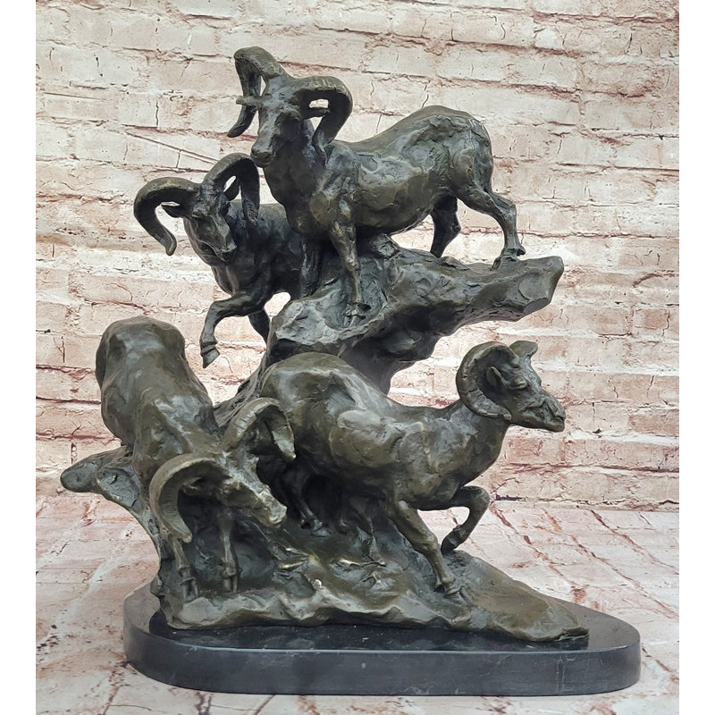 Sculpture dynamique en bronze de béliers sur un éperon rocheux - scène de la faune sur base de marbre