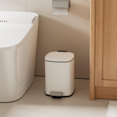 Poubelle à pédale de 6 litres avec couvercle à fermeture douce et seau intérieur amovible – Acier inoxydable – Blanche