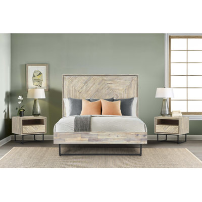 Breannia Solid Wood Piece Bedroom Set