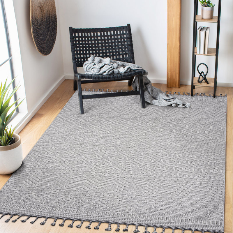 Collection White /Geometric Indoor/Outdoor Area Rug, Rectangle 5'3" x 7'6"