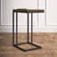 Table de bout haute en forme de C de 27 po Callista, table d'appoint coulissante avec plateau en bois et base en métal noir