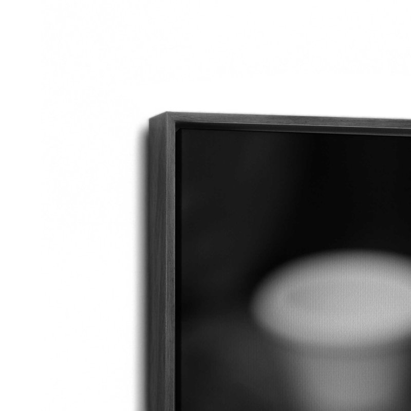Espresso Break en noir et blanc, H 48,75 po x l 32,75 po, Impression encadrée sans passe-partout, Noyer