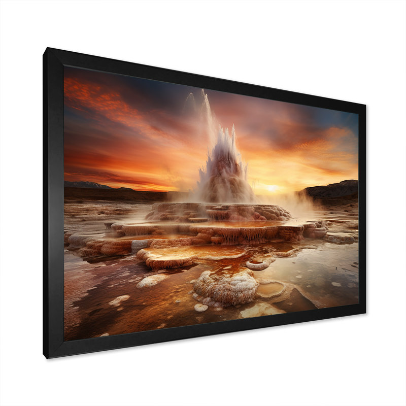 Éclosion volcanique au coucher du soleil I, Cadre simple noir, H 30 po x l 40 po x P 1,5 po