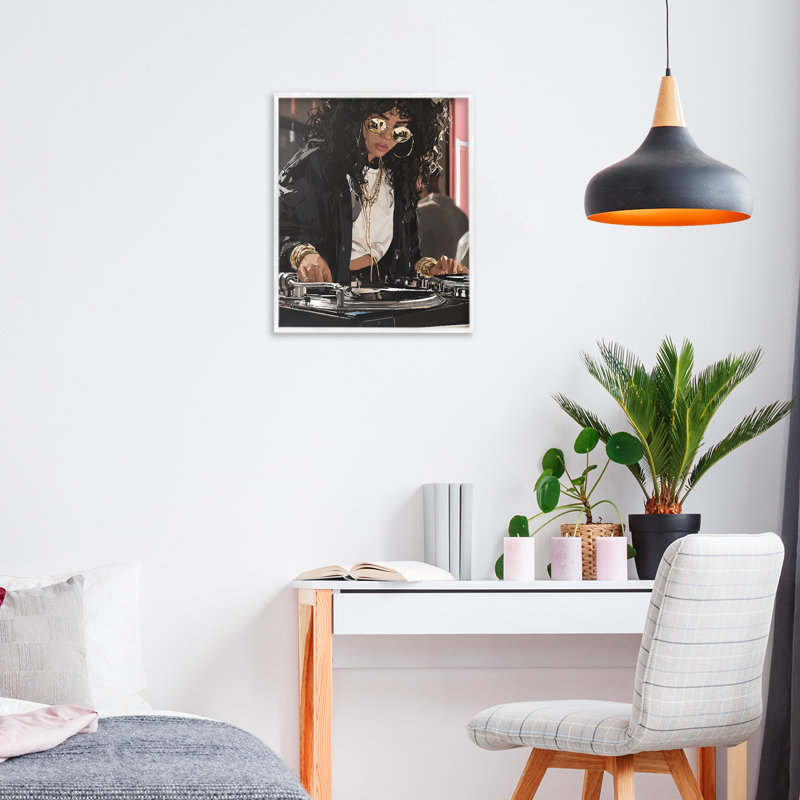 «DJ Focused On Turntables», estampe numérique, design par Franklyn Gregory, 14 x 11, Coastal White Giclee Framed