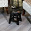 Tabouret en bois massif, motif floral - Compact et fonctionnel pour toutes les pièces. Marchepied en bois polyvalent pour buanderies.