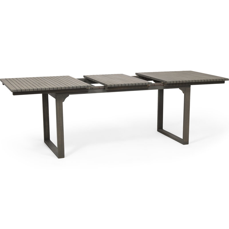 Table de salle à manger extensible grise en bois avec lattes traditionnelles et support en forme de U pour plus de confort.
