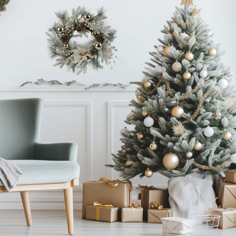 Couronne de Noël avec des lumières chaudes
