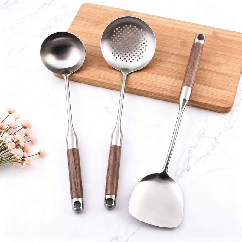 Ensemble d'ustensiles de cuisine 6 pièces avec 304 têtes en acier inoxydable et poignées en bois de noyer naturel pour la cuisson, le brassage et le service