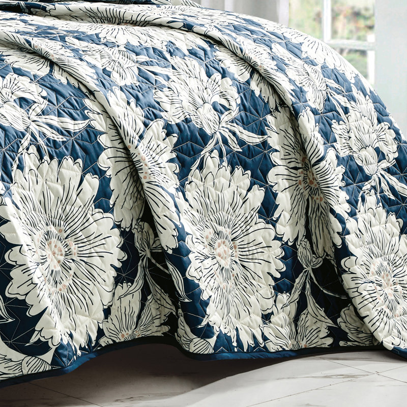 King Size Blue and White Floral Polyester Bedspread Set