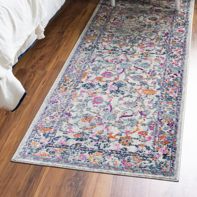 Tapis ivoire à motif floral, Tapis de couloir 2 pi 7 po x 9 pi 10 po
