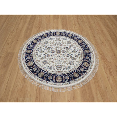 Tapis oriental rond 4 pi 2 po x 4 pi 2 po Nain avec motif floral sur toute la surface, noué à la main, 250 KPSI, velours doux, laine et soie