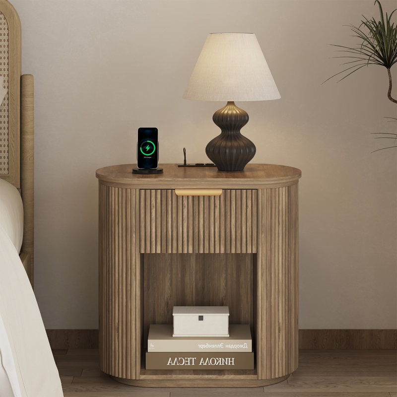 Table de chevet 23,6 po en rotin avec station de charge, Jaune