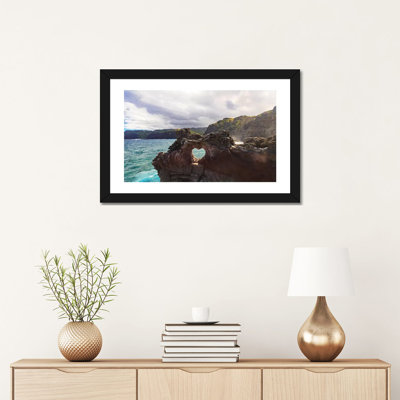 Ouverture en forme de cœur près du trou de Nakalele, pointe nord de Maui, Hawaï par Stuart Westmorland - reproduction de photo