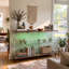 Buffet moderne en verre de 63 po avec armoire en verre trempé, plateau et base en grain de bois de noyer, bande lumineuse à DEL multicolore avec application et télécommande, armoire de rangement pour présentoir