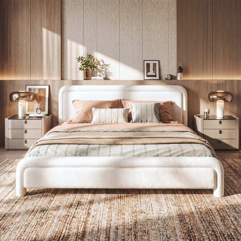 Très grand lit plateforme tapissier avec tête de lit courbée et tissu en lattes de bois Boucle, Très grand lit