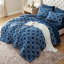 Édredon léger à motif quadrilobe-110389539