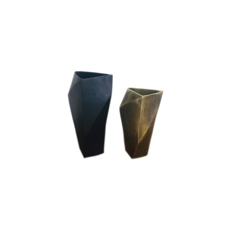 Vase de table en aluminium Egremt, H 14 po x l 8 po x P 6,5 po, Noir