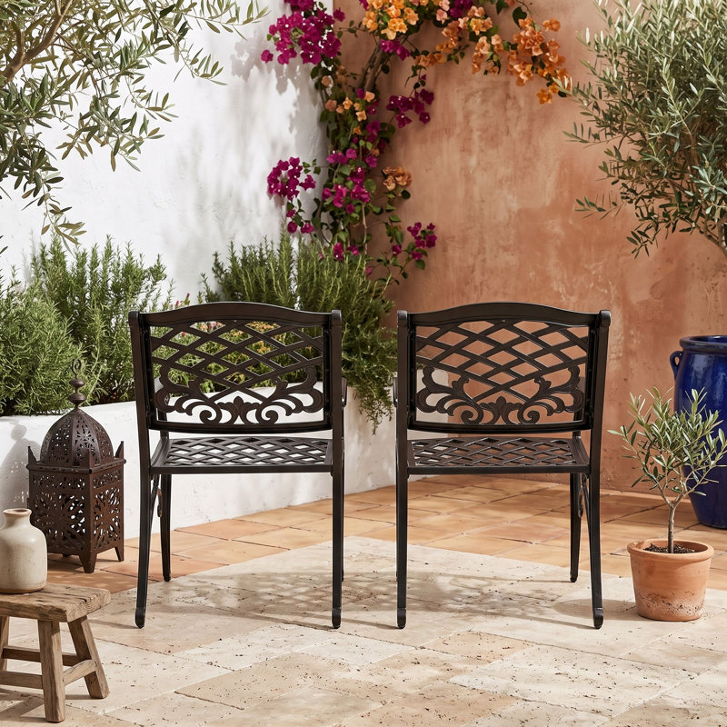Ensemble de 2 fauteuils d'extérieur avec volutes élégantes, treillis classique, motifs floraux et structures résistantes à la rouille