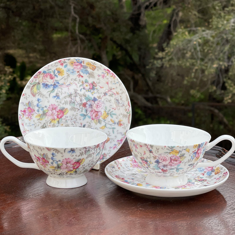 Petite tasse à thé en porcelaine tendre et soucoupe Petite Rose, ensemble de 2