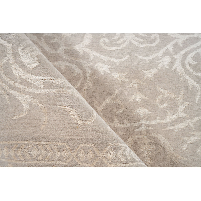 Velvet hand-knotted Silk Ivory/Silver Area Rug, 8'X10'